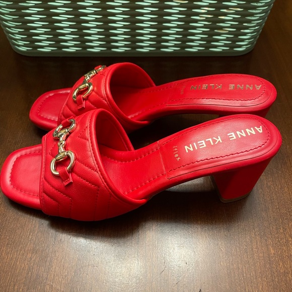 Anne Klein Women's Kendra Slipper - Picture 5 of 8